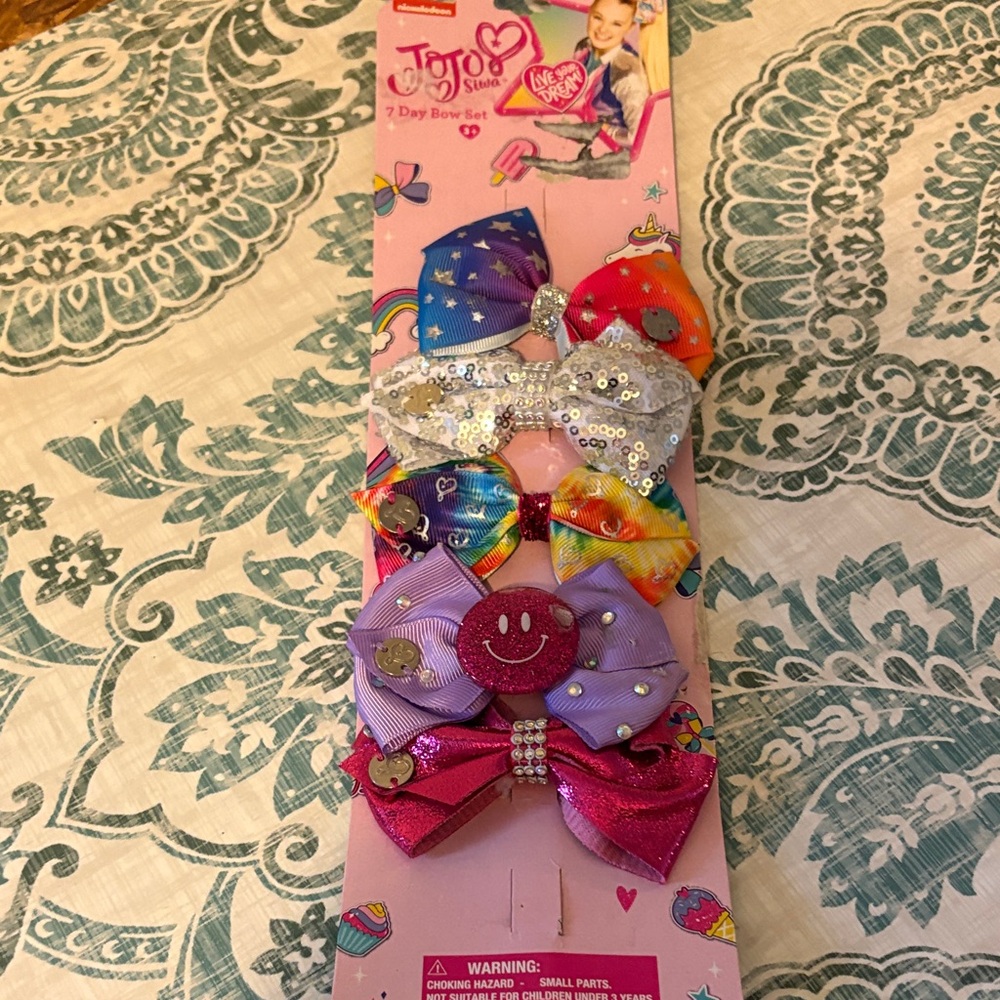 JoJo Siwa Vibrant Bow Collection